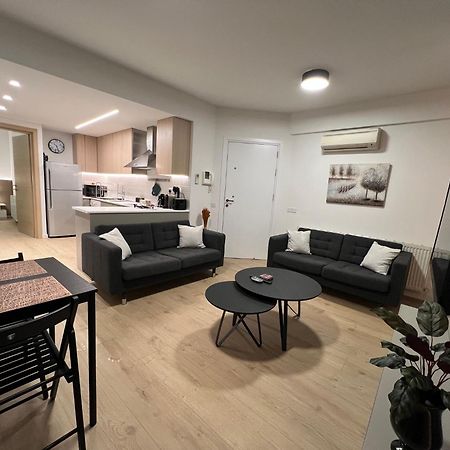 Daniela'S Modern Apartment Strovolos Bagian luar foto
