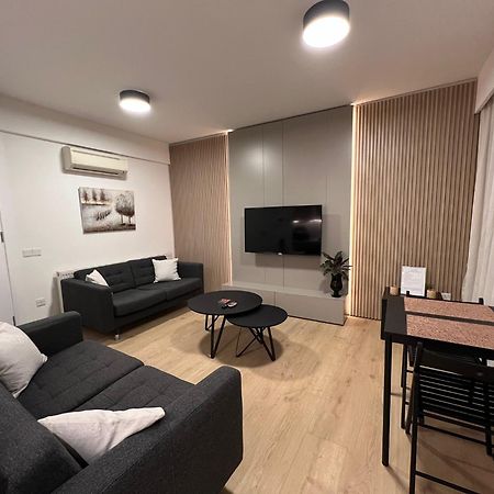 Daniela'S Modern Apartment Strovolos Bagian luar foto
