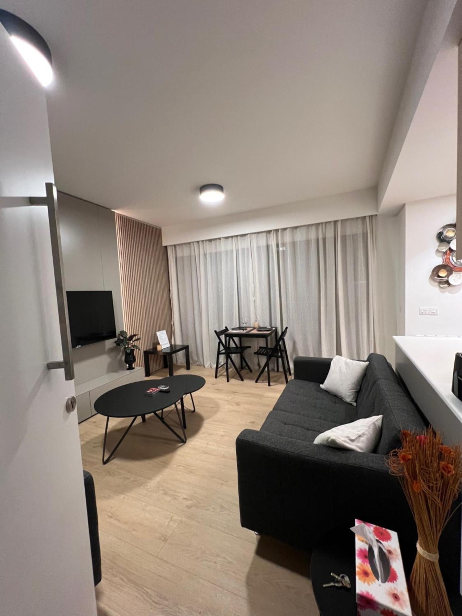 Daniela'S Modern Apartment Strovolos Bagian luar foto
