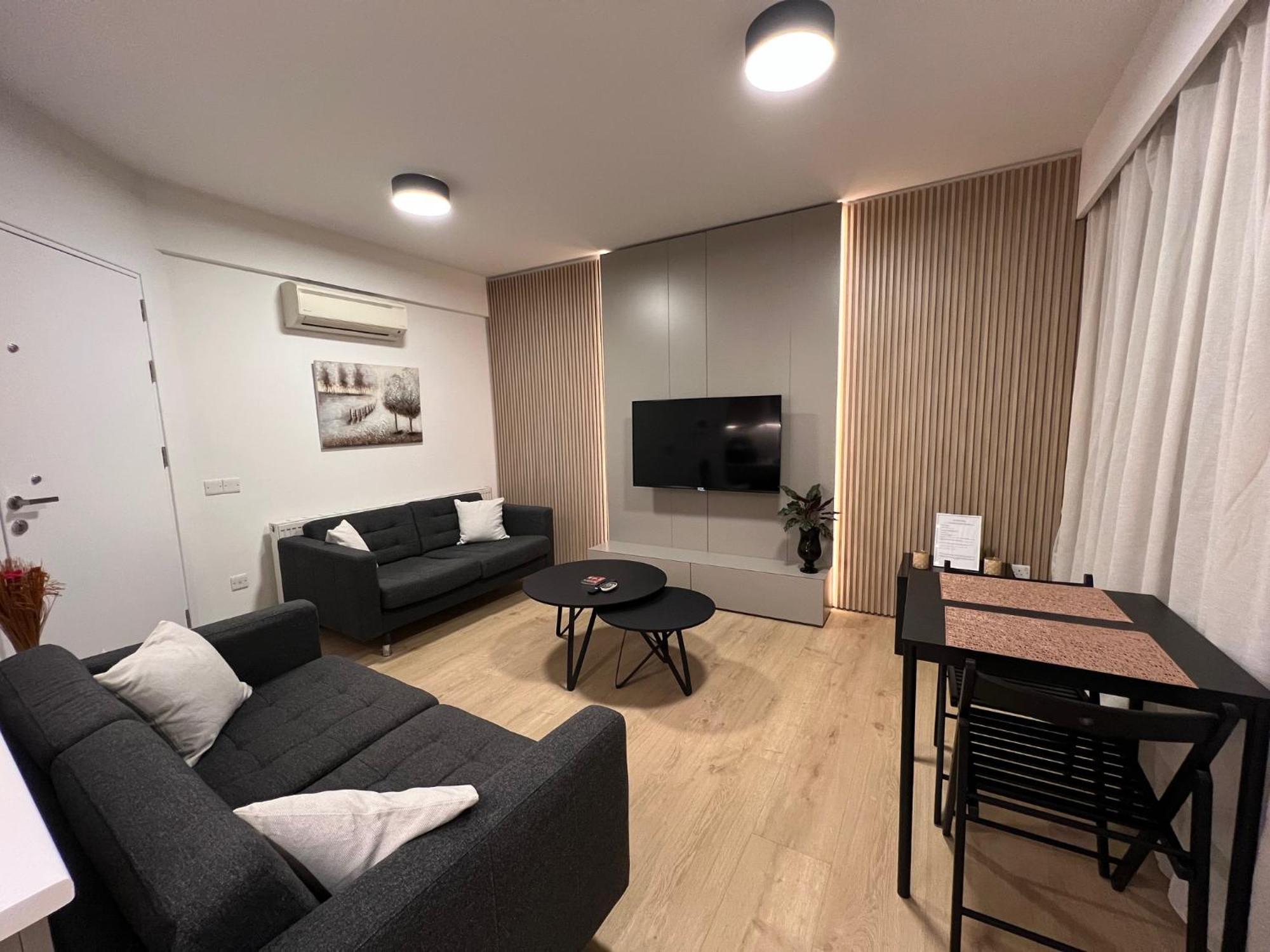 Daniela'S Modern Apartment Strovolos Bagian luar foto